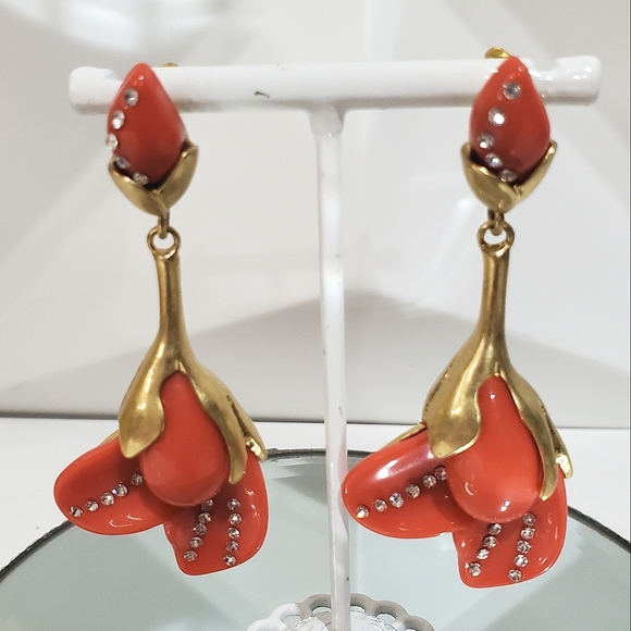 Beautiful OSCAR DE LA RENTA Jeweled Tulip Earrings - Picture 2 of 6